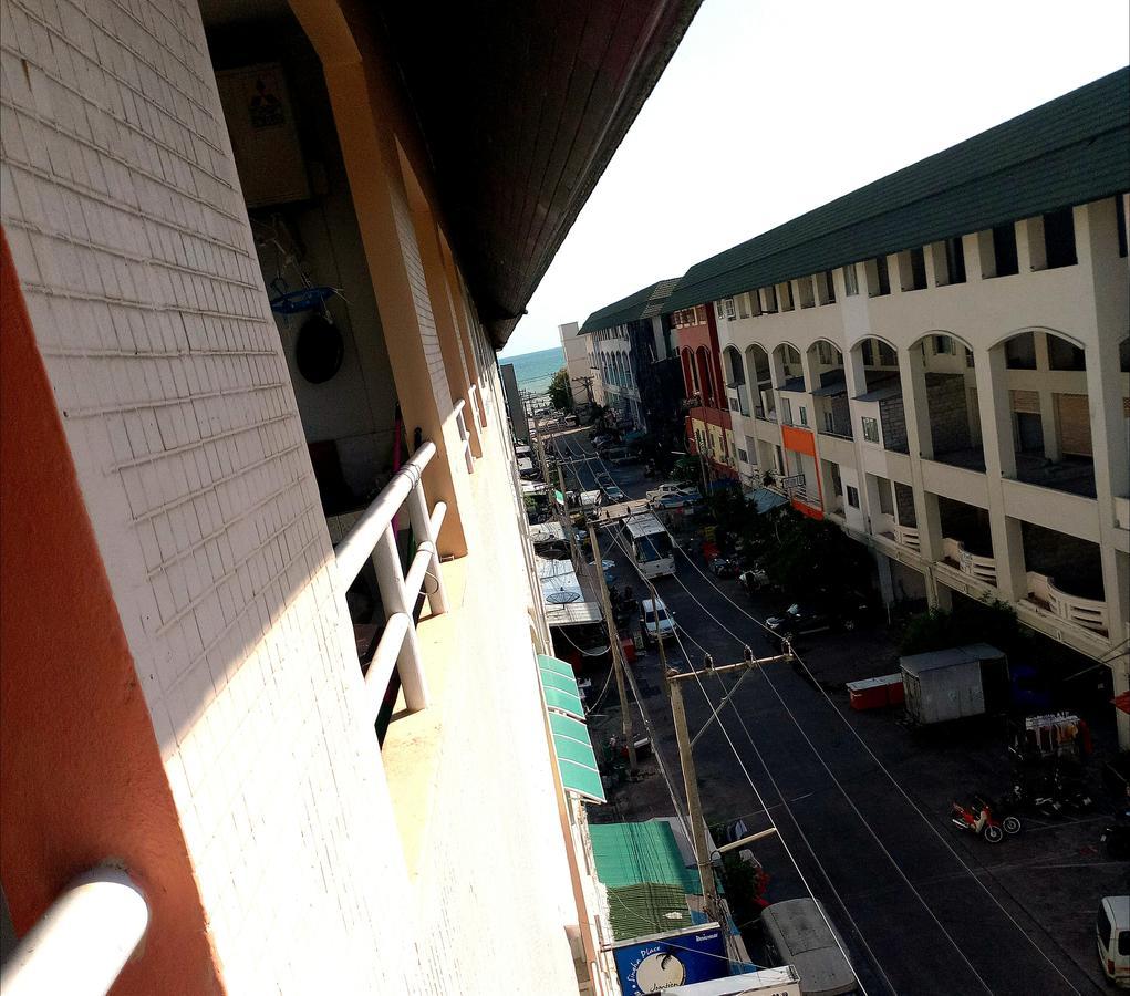 Jomtien Hostel Exterior photo